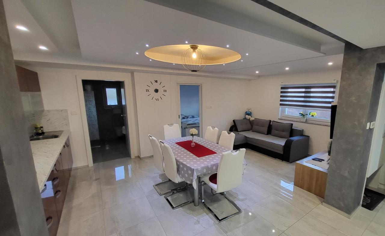 Apartma Lara Lesicno المظهر الخارجي الصورة